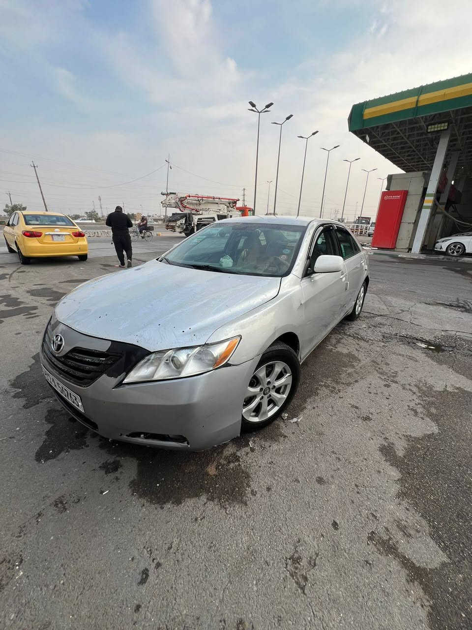 السلام عليكم من رخصت الادمن عندي كامري موديل 2009 وارد امريكي كير ومكينة خير من الله  حادث السيارة جاملغ خلفي مال سكن مكان السيارة بغداد الثعالبة شارع البانزين خانا 
الاستفسار اتصال على الرقم ***********
السعر 78 ورقة وبيها مجال للشراي
