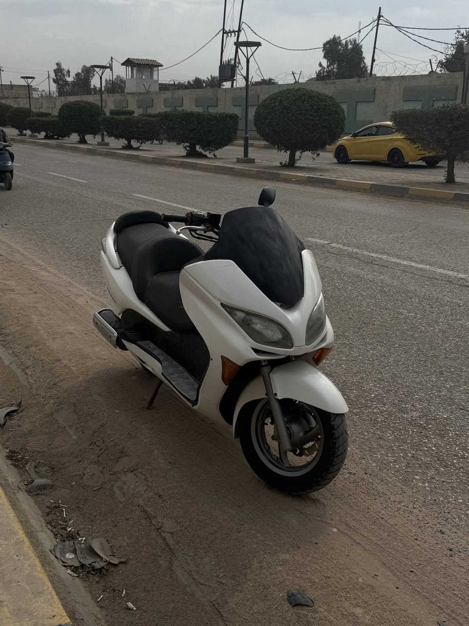 السلام عليكم (فورزة ٠٨ للبيع)
كهربائيات جاهزة زنون امامي ستوني شادة 
مكينة مفتوحة فقط لاستيك ولف 
لدراجة اوراق اصوليةة 
مكاني ديوانية 
لرقم ***********
لسعر ٨٥٠ وبيهة مجال
