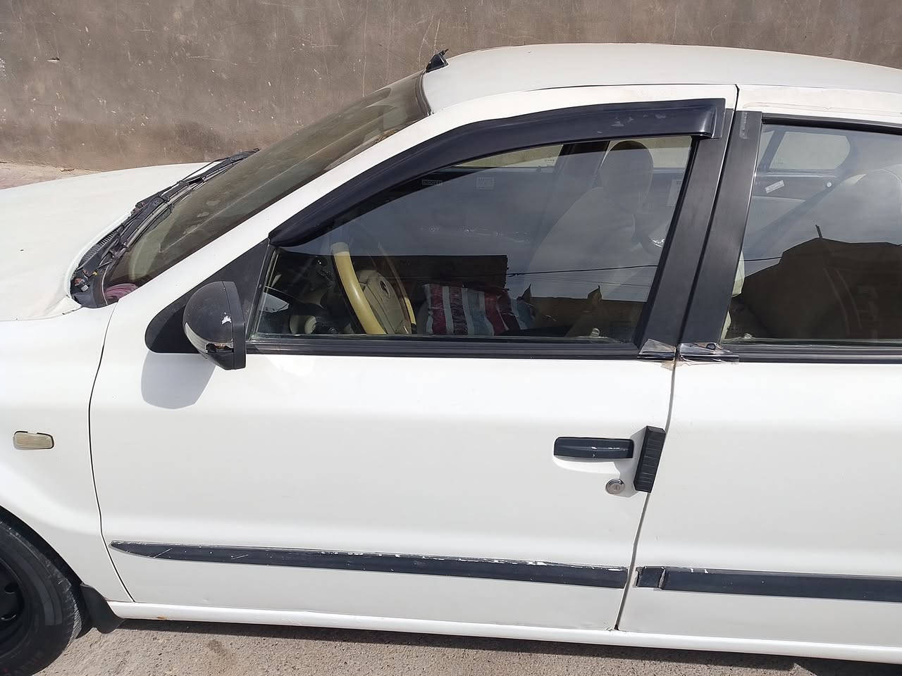 سلام عليكم سياره سمند سورن للبيع موديل ٢٠٠٩ كير ومحرك كورلا بيكاتشو ١٨٠٠ اوتوماتيك مشط جديد صدر امامي جديد صدر خلفي جديد دبلات جدد منظومة زنون شمسي للعالي تخم تاير جديد تايرات جدد شاشاه ايباد بطاين جدد اشاير بل مري كشن كهرباء تبريد امامي خلفي نقصه كمبريسر سنويه بعدهة مساقطه دوشمه جديده غرفته جديده  تحويل ثاني يوم كهربائيات كلها شغاله ضررها البنيد طاير على القماره والقماره بيها صبغ والبنيد راجع رقم واسط السياره مال موضف على كد التوصيل ميشتغل بيها تكسي مال بيت هاي تفاصيل السياره السياره حلوه وكامله ومكفوله من الخياس تعال وبيك خير وتدلل الرقم *********** واتساب وخاص موجود وبل خدمه
