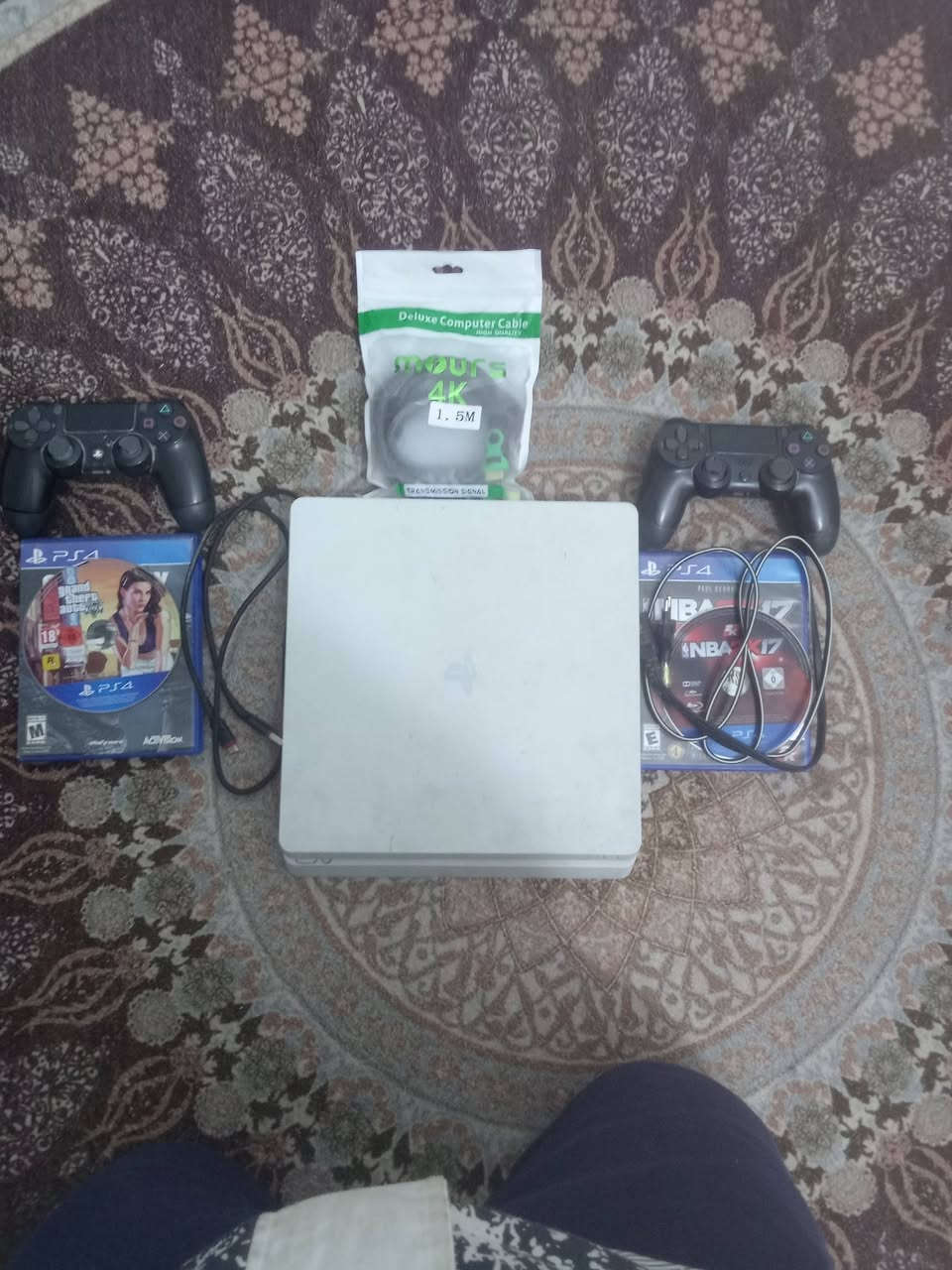 السلام عليكم بلاي 4 للبيع بلاي نظيف يدات اثنين اقراص اثنين قص جي تي اي كره سله البلاي الى مد الميشي مرجوع كيبل مال شحن مال يدات بي واحد رقم التليفون متواجد واتساب ***********
