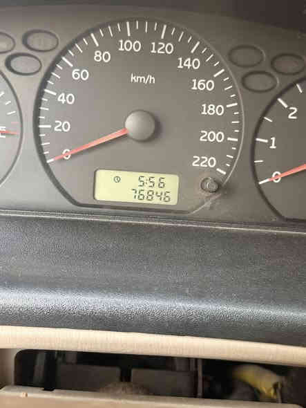 السلام عليكم ….
شيري كوين 2010 رقم بغداد محرك كير بلادي ماشية 76 الف كيلو السيارة كلها بلادية من الشركة عندي بيها فقط طختين زغار بالجاملغ الأمامي والخلفي تجي وتشوف بعينك السيارة احلى من الصور 
السعر 39 ورقة 
مكاني بغداد المشتل ***********
