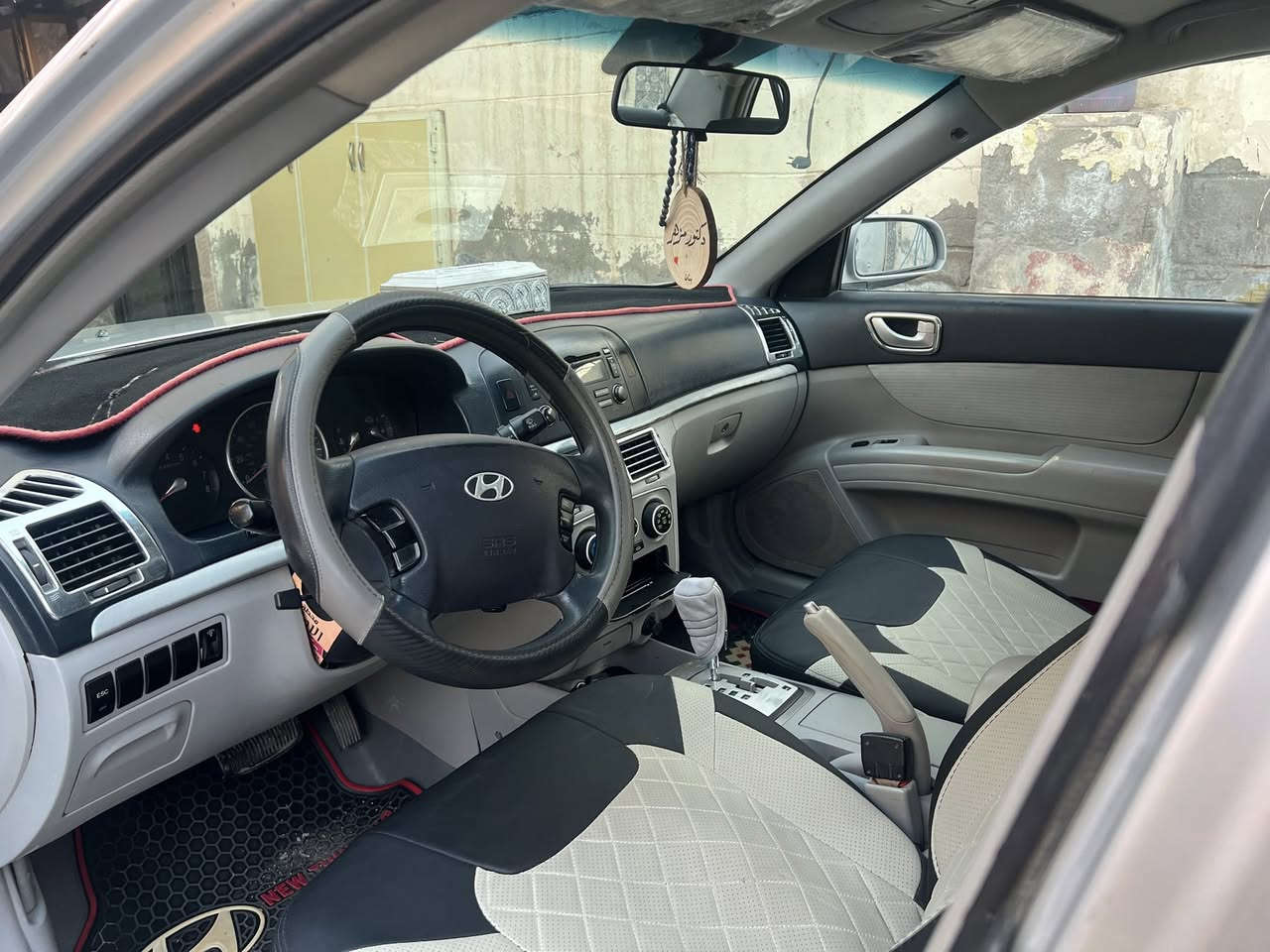 السلام عليكم 
سوناتا 2008  رقم بغداد بسمي نظيفة وجاهزة ( سياره بيت استخدام شخصي فقط ) 
4سلندر 
تدفئه تبريد 
تايرات جدد  
ضرر مريكا جاملغ الخلفي صبغ فقط بدون أرباك  
صبغ بنيد أثر جراد فقط
 
السعر 112 وبيها مجال
 
العنوان / ديالى - بعقوبة -الحديد
رقم ***********.    ***********
