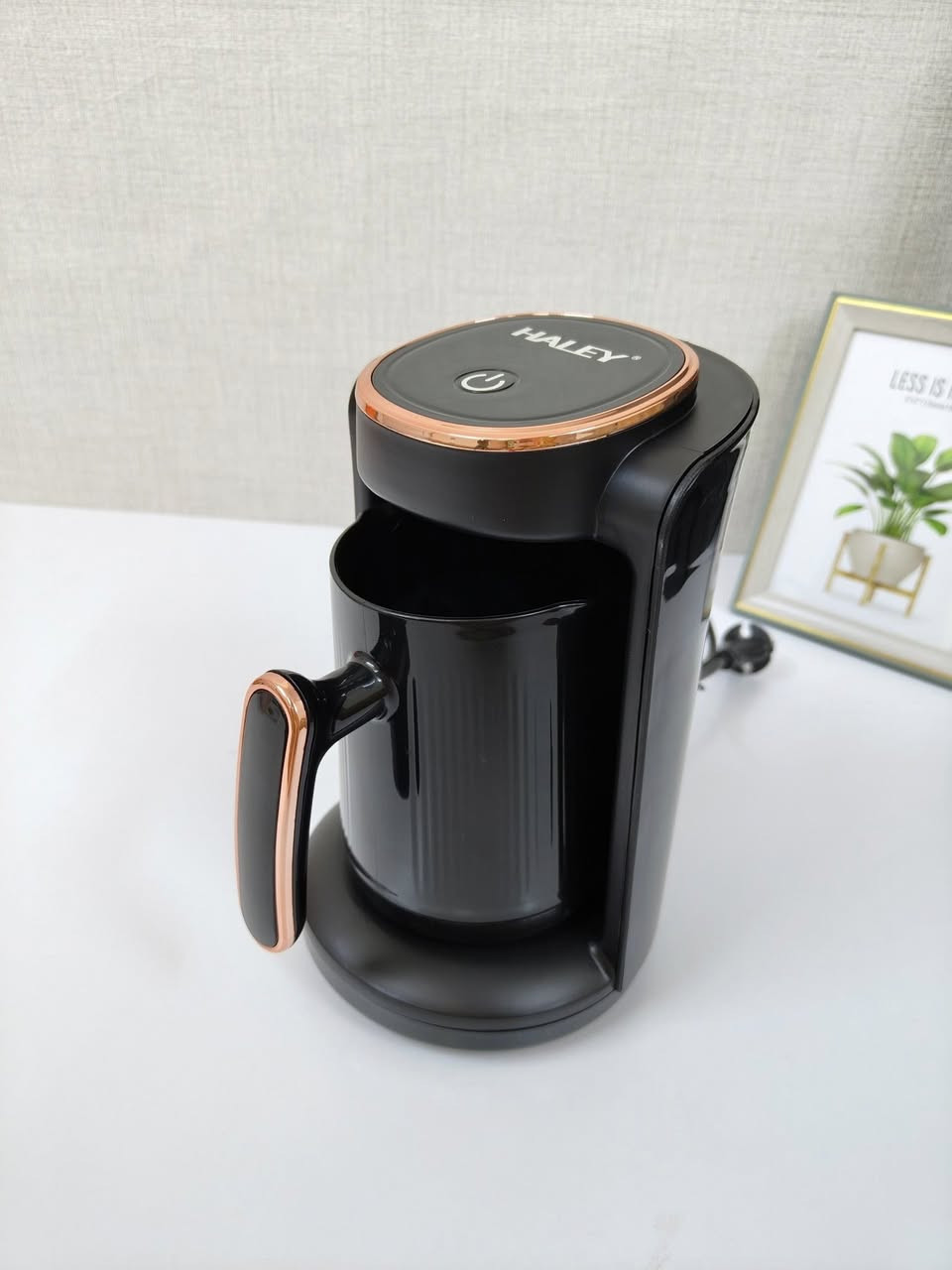 إليك وصف مرتب، جذاب، وجاهز للنشر على فيسبوك لتسويق هذا المنتج الرائع:
### **☕️ لعشاق القهوة التركية الأصلية.. المزاج الصح صار بكبسة زر! ☕️**
إذا كنت تبحث عن فنجان قهوة بوش مثالي وقوام غني بدون عناء المراقبة على الغاز، ماكينة **HALEY** التركية هي الحل الأمثل لك! ✨
## ✨ **مميزات ماكينة القهوة التركية من HALEY (موديل HY-2812):**
 * 🔹 **سعة مثالية:** 500 مل تكفي لتحضير حتى **5 فناجين** من القهوة في المرة الواحدة (مثالية للمة العائلة أو الأصدقاء).
 * 🔹 **سرعة وقوة عالية:** تعمل بقوة **1500 واط** لتضمن لك تحضير قهوتك المفضلة بسرعة قياسية.
 * 🔹 **تشغيل بلمسة واحدة:** واجهة ذكية وسهلة الاستخدام جداً بلمسة زر واحدة.
 * 🔹 **نظام أمان متطور:** حماية كاملة لضمان استخدام آمن ومريح في كل مرة.
 * 🔹 **تصميم عصري وأنيق:** مزيج فخم بين اللون الأسود الملكي واللمسات الذهبية (Rose Gold) يضيف لمسة جمالية لمطبخك أو مكتبك.
### 💡 **لماذا تختار ماكينة HALEY؟**
لأنها تمنحك طعم القهوة التركية التقليدية المغلية بالطريقة الصحيحة وبأقل مجهود، وبدون الخوف من فوران القهوة!
### 🛒 **للطلب أو الاستفسار:**
📞 تواصل معنا عبر رسائل الصفحة مباشرة.
🚚 خدمة التوصيل متوفرة لجميع المناطق.
#قهوة_تركية #ماكينة_قهوة #مزاج #Haley #TurkishCoffee #قهوة


**إذا كنت صاحب هذا الإعلان وتريد حذفه لأي سبب، رجاءا أرسل رسالة إلى الدعم الفني**