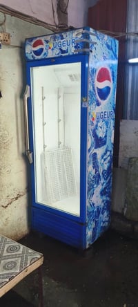 ….  عندي هاي الثلاجة عارضة تاخذها شرط مع الفحص   السعر التواصل مع صاحب...