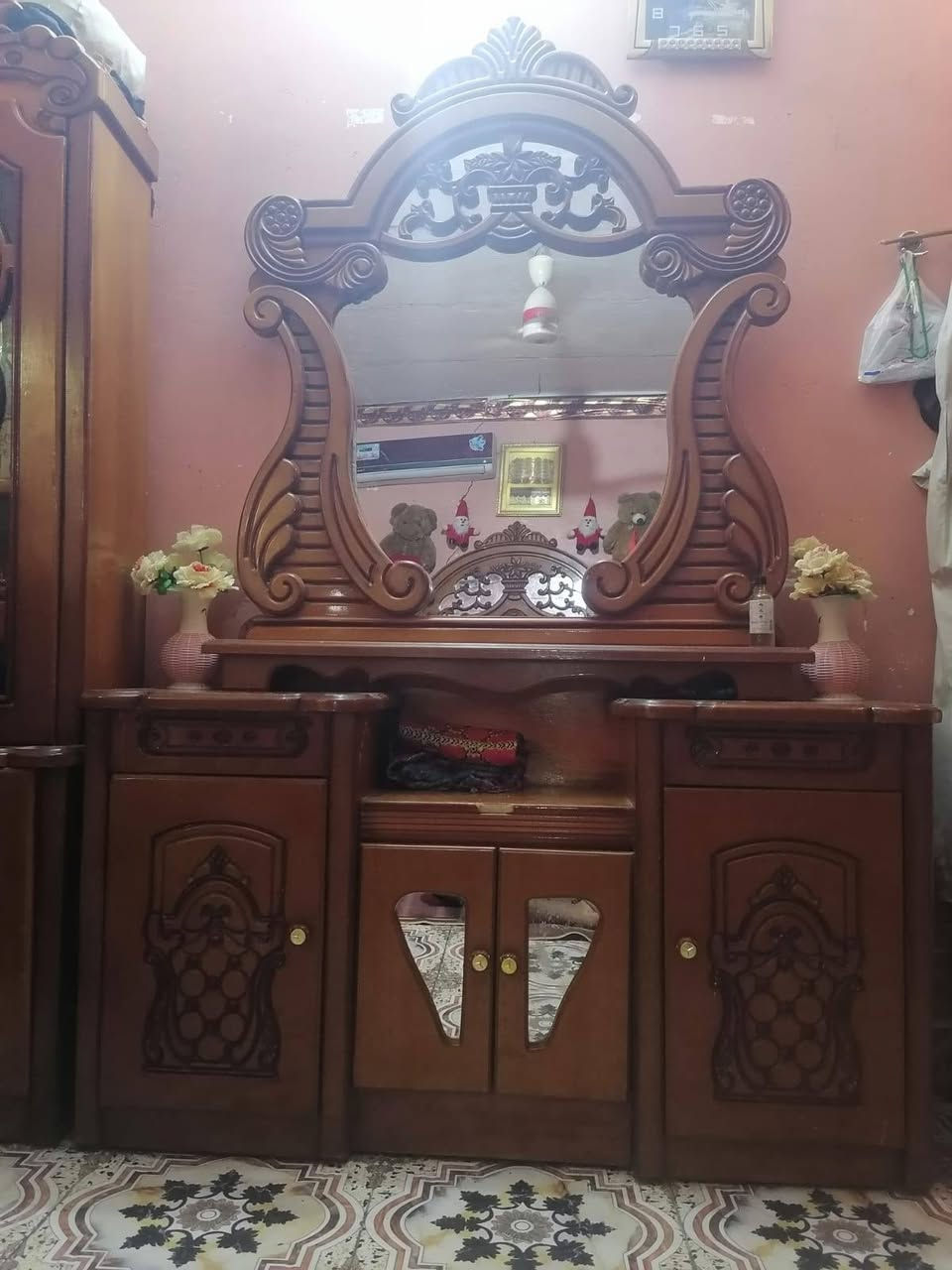 سلام عليكم عندي هاي غرفت اخشاب للبيع سعره ٨٥٠ ألف وبيه مجال مكان سوق الشيوخ كرمه بني سعيد القبس الاتصال على الرقم أو مراسله واتساب ***********
