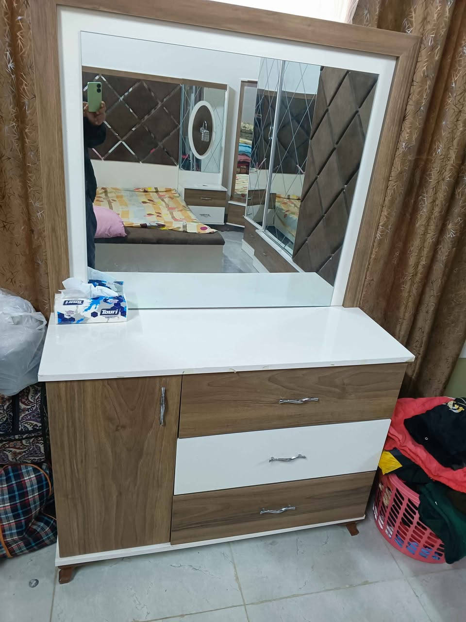 غرفه تركي ٨ قطع قنصور ٣ باب سلايت وباب منفرد نظيفه السعر ٥٥٠ العنوان حي تسعين نهاية حي صدام *********** موصل, نينوى
