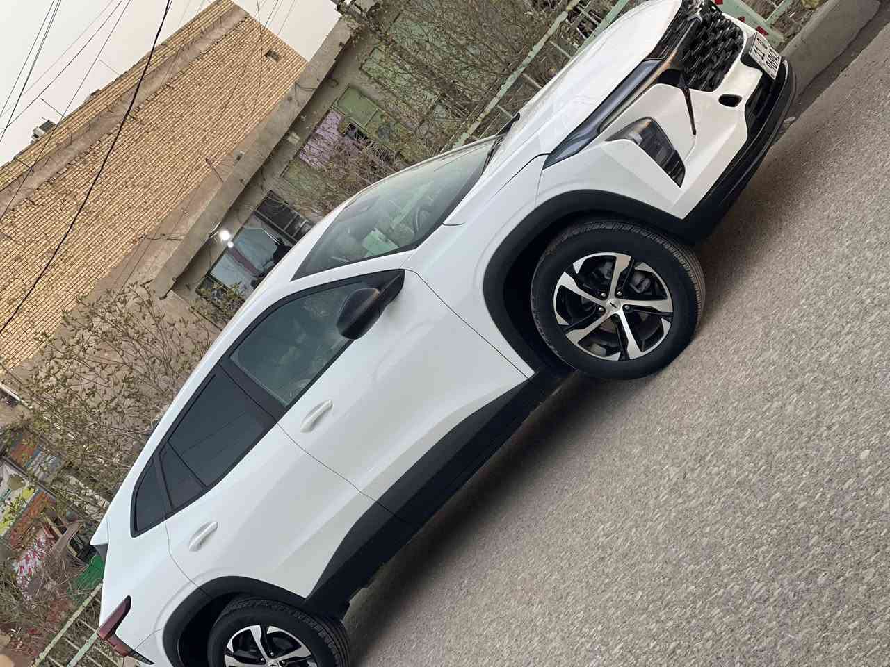 السلام عليكم شوفر تراكس موديل 24 السياره بسمي السياره كفاله عامه فقط البنيد بارد السياره بيه مواصفات حلوه *********** غير متواجد عل فيس الاتصال فقط العنوان عمارة ميسان
