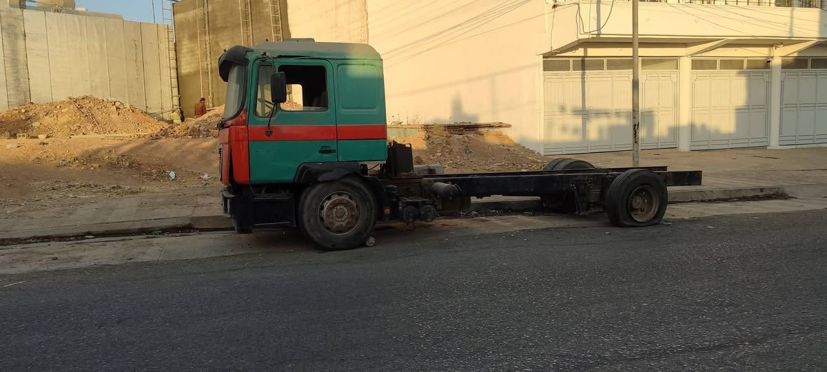 للبيع مان موديل 2000 محرك و كير بشرط رقم سليمانى  سعر 37  رقم موبايل ***********
