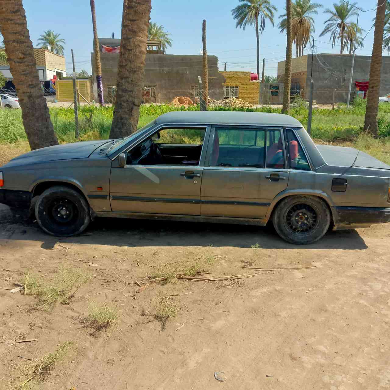 سلام عليكم فالفو موديل 1990 سياره حلوه وجاهزه راعي موجود ***********
