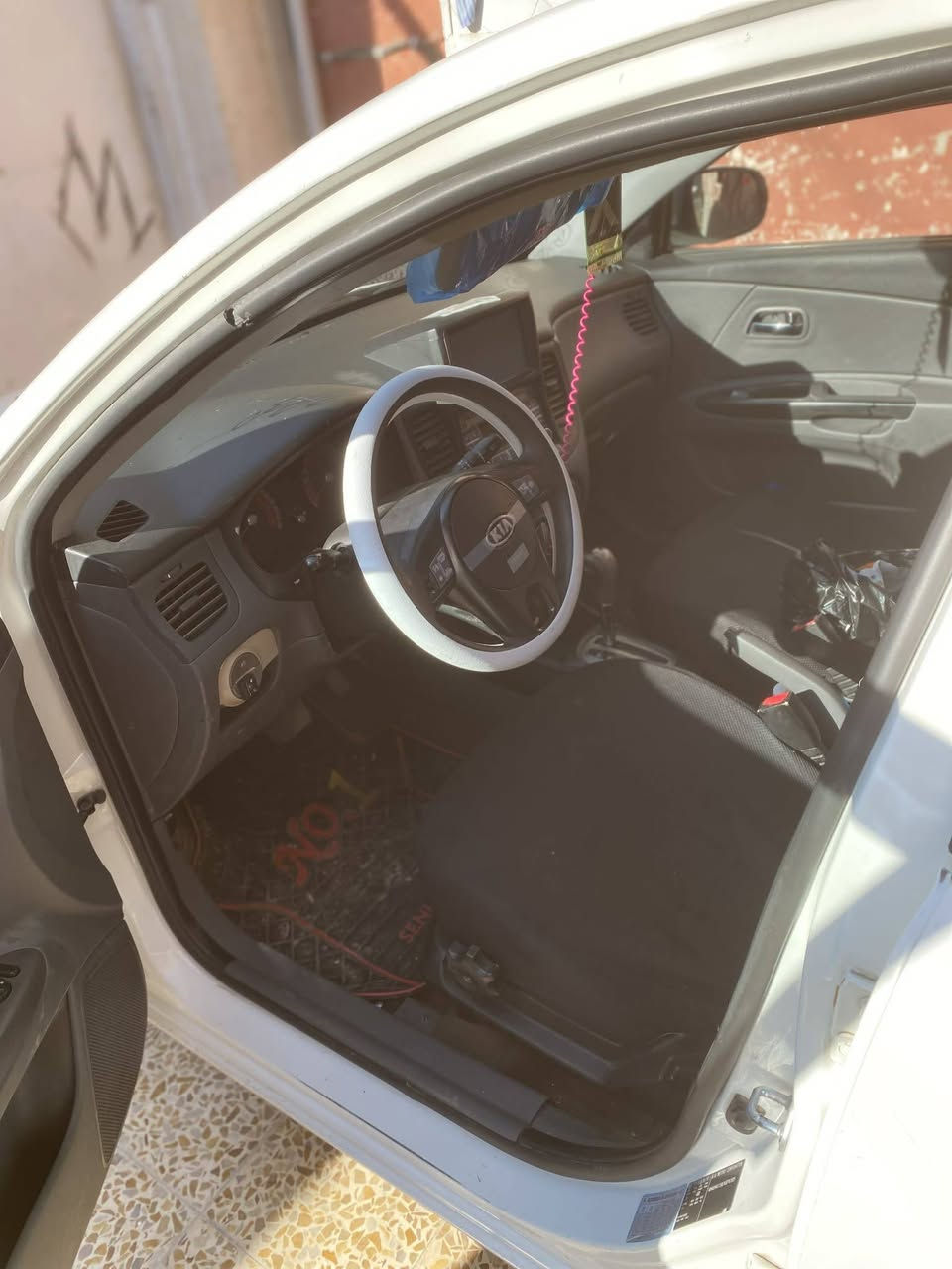 كيا ريو للبيع موديل 2012 جاملغ امامي يمين صبغ بدون دواخل  وبدون بارد سياره حيل حلوه داخل أسود برايد محرك 16 ومنظومة غاز 102 وبي مجال 
***********
***********
