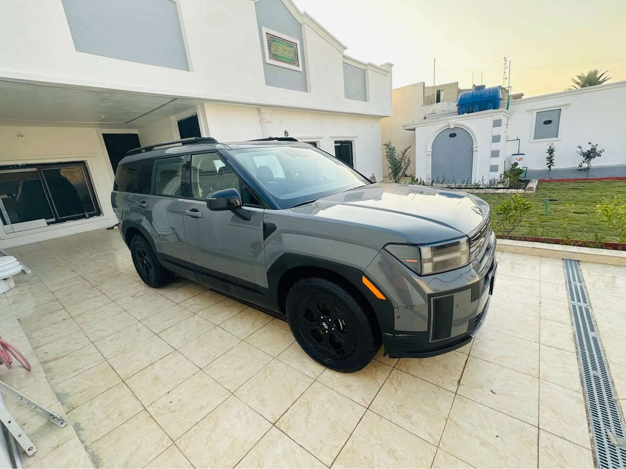 سلام عليكم بيع مستعجل ماكو هيج سعر وموديل ومواصفات 
فقط حادث مريكه بجم كبس 
صور الحادث بل منشور 
والسونار مرفق بل منشور سياره بيها موصفات ساعه إذا كتب بعد وعتذر علا الطاله 
هيونداي سنتافيا SANTAFE
سنة الصنع 2024   مواصفات
السعر 198 وبيها مجال جدن قليل بل خير الصير من نصيبه ماكو هيج سعر وموديل
اربع كامرات محيطيه
*********** 
رادارات محيطيه امامي و خلفي و صفح 

عداد المسافه المقطوعه .20 الف يعني زيرو

اللون اسمنتي 

داخل اسود 

حجم محرك 2.5 تيربو 

كير بوكس اوتوماتيك 8 نمر 🐅 

دخول ذكي ( بصمة ) وتشغيل عن بعد 

فول تحكم ستيرن 

شاشة apple carplay and android auto 

كاميرا خلفية دوارة

حساس امامي6 وخلفي 6

 شاشة كبيرة متصلة ( GPS )

7 مقاعد

صندوق كهرباء

كراسي كهرباء 

تدفئه و تبريد مقاعد أماميه

دفئه المقاعد الخلفيه

تدفئه سيترن

شاحن لاسلكي عدد 2 

مانع انزلاق 

4 وضعيات قيادة 

مساعد نزول المنحدرات 

3 قطع تبريد 

زر تشغيل واطفاء الحساسات 

اوتو هولد AUTO HOLD 

شحن لاسلكي

هاند بريك كهرباء 

رقم بغداد بسمي مشروع وطني

مكان السيارة بغداد الدوره 
الهاتف *********** Colombo, Sri Lanka
