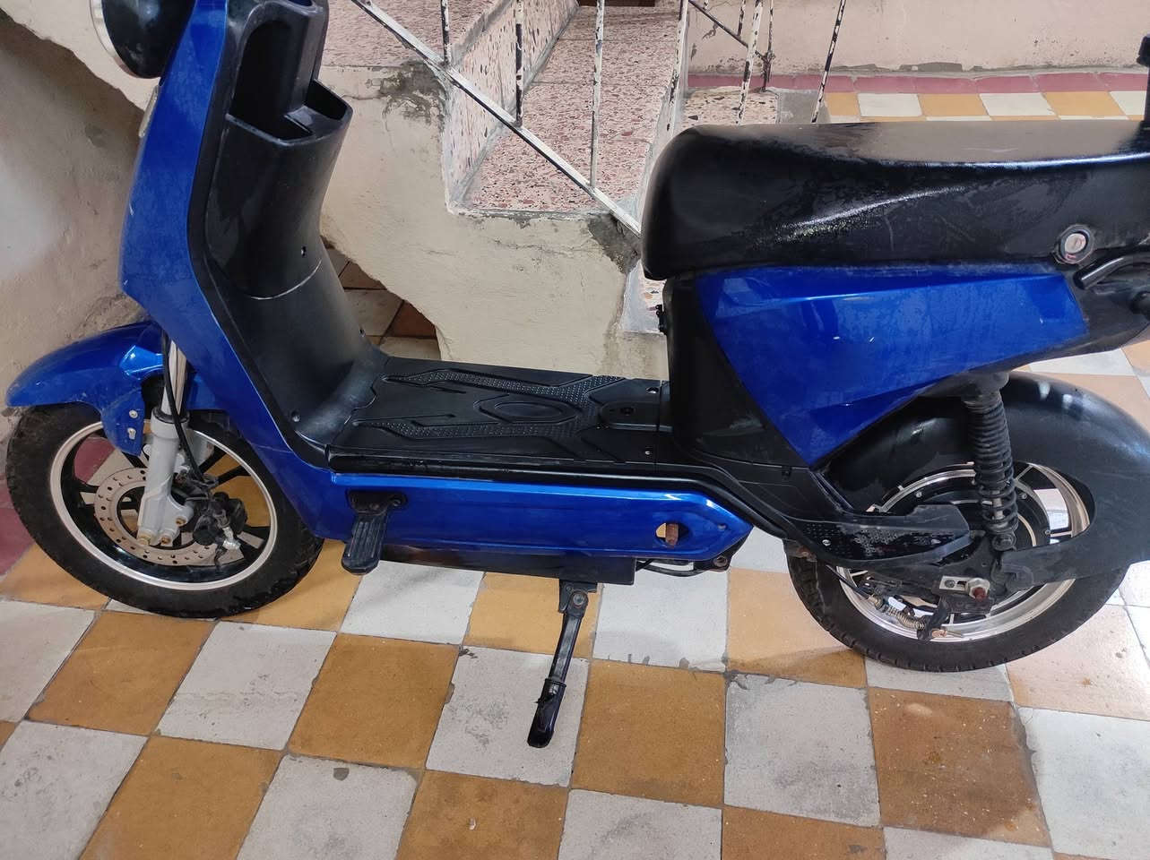 ماطور شحن للبيع 
ملف 1000
بطاريات 5دبل واكفات 2
شغال كامل ناقصه بطاريتين فقط
شاحنه اصليه موجوده 
السعر 175وبي مجال


**إذا كنت صاحب هذا الإعلان وتريد حذفه لأي سبب، رجاءا أرسل رسالة إلى الدعم الفني**