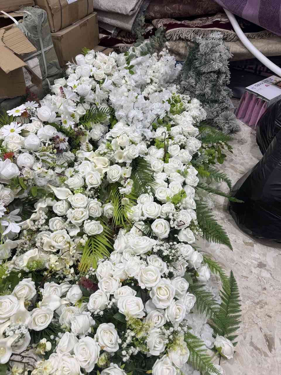 ورد مع بوري سفنج كمل لعدد ٨قطع لون ابيض ومع ورد جهنمي عدد واحد لبيع مفرد اعدد كمل  مامستعملات   لوضعيه جديده 
***********
