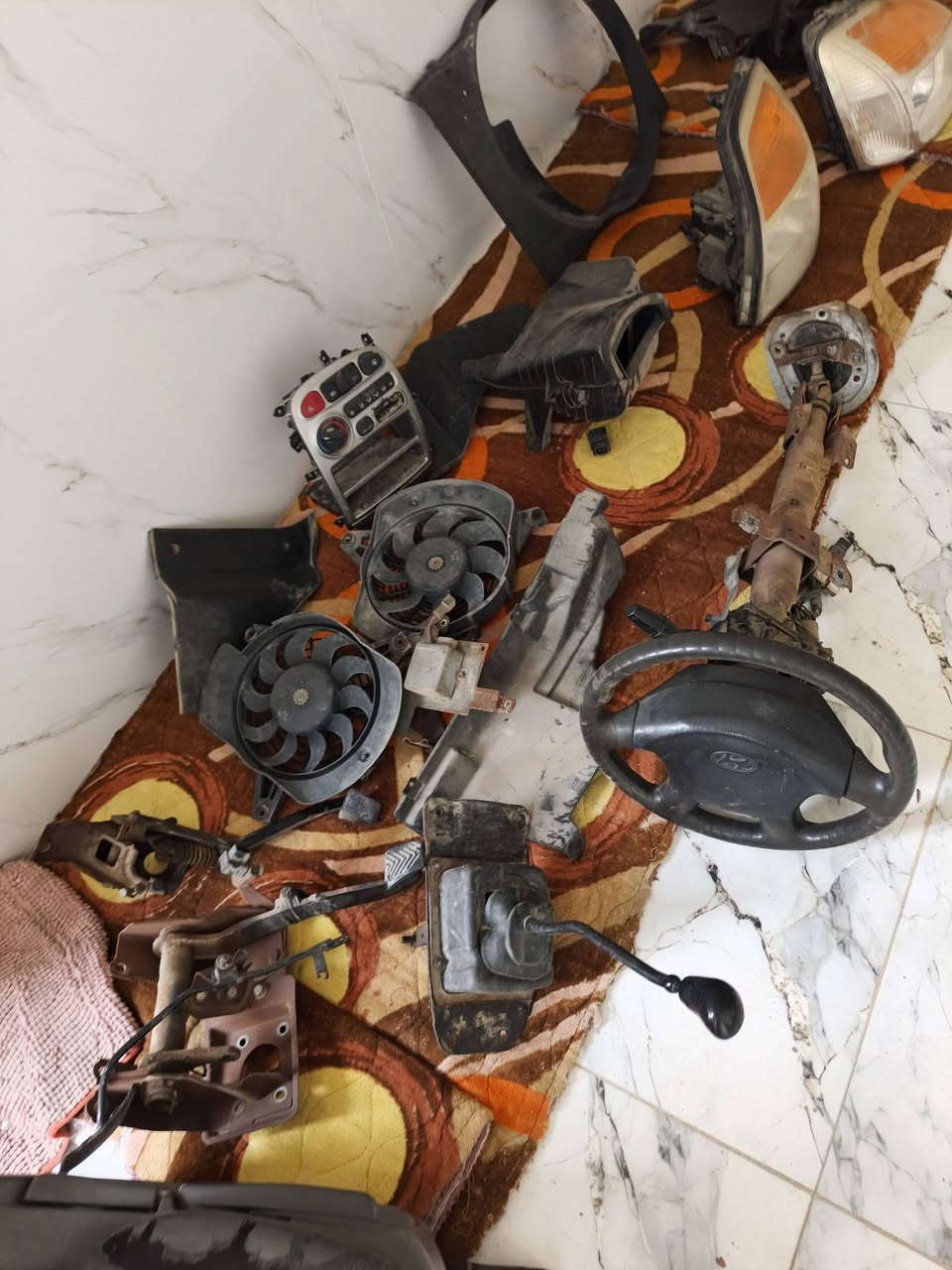 سلام عليكم غراض مال مفتوح مكينه مامفتوحه وضفيره مال 2000  للبيع والشراي بي خير ويدلل لحد يراسل على خاص اتصال عله ***********
