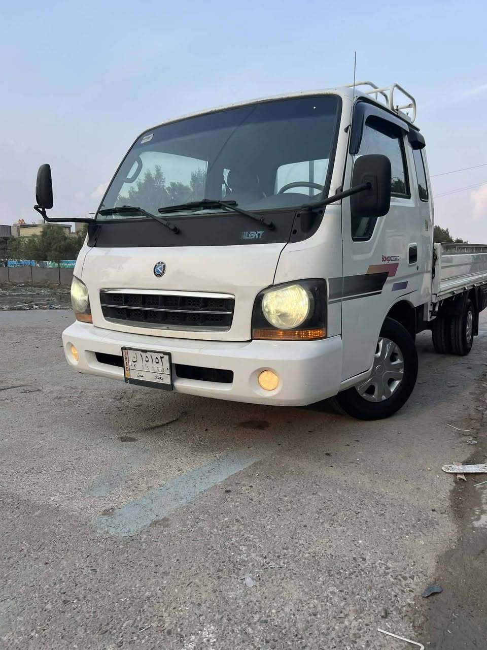 ام عيون محرك وكير وكسن وشاصي كفاله الشاصي مكفول من قواطي ولحيم وفطر رقم شاصي واضح صدر جديد رقم بغداد موديل 2003  بسمي عنوان بغداد حي الامين بيها رشات صبغ بل بدي السعر 78 وبيها مجال بصيط قمارة ثابت تخم تاير ***********
