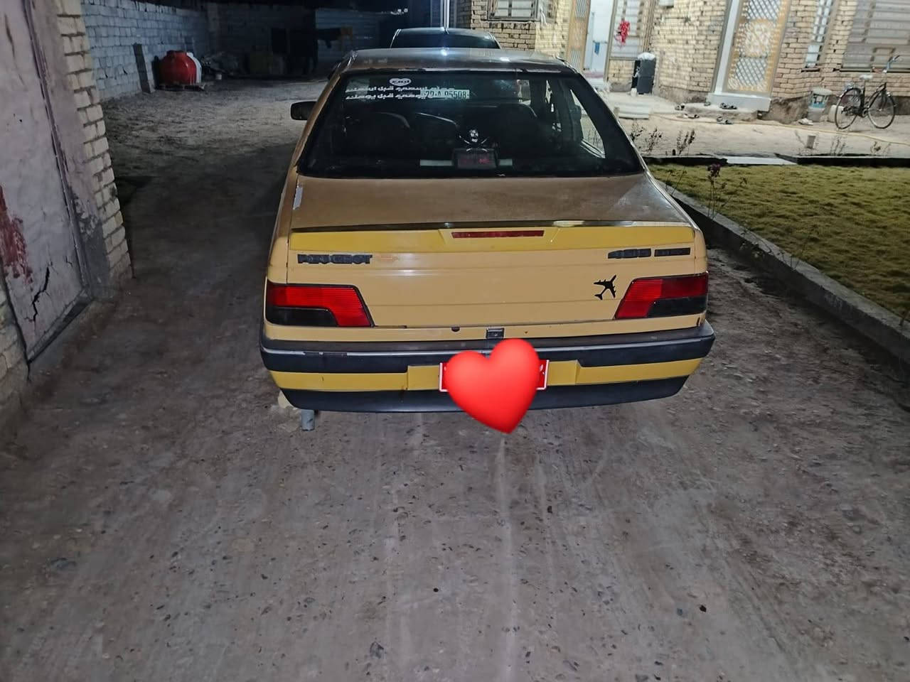 سلام عليكم البيع بيجو 405 /2012
سياره جاهز كير محرك تخم تاير  رقم احمر مسؤل عن سرقه وعشائر فقط السعر 11 وبيه مجال قليل
للاستفسار ***********
