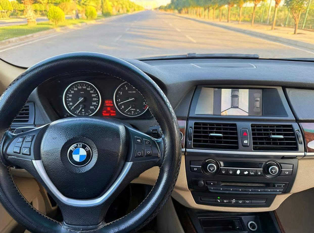 السلام عليكم عارض BMW X52012 للبيع أو المراوس السياره نضيفه خليجيه شركه العروش  نضيفه بمعنه الكلمه  فول مواصفات مغلفهppf السعر 200 بيها مجال  *********** واتساب
