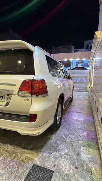 لسلام عليكم                                                                     
لاندكروز موديل (2015) للبيع 
بريم اصل ام الطفايه 
رقم انكليزي الجديد بأسمي
السياره ماشيه 110 الف حقيقي السياره خير من الله 
مواصفات السياره 
-مري شفط
-محرك 6 سلندر 4000 سس
-حساس امامي خلفي 
وباقي المواصفات معرفه…
السياره مكفوله كفاله عامه من محرك وكير وصبغ 
فقط الدعاميات مصبوغه للجماليه 
السعر 430 
***********
