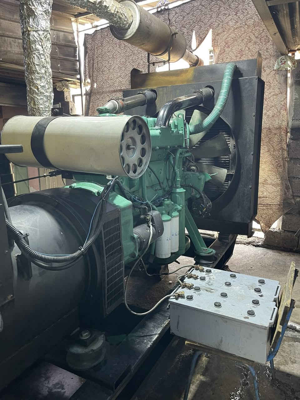 مولدة. ڤالڤو حجم F12/122  توليد 350 كيفي محرك وتوليد بشرط لاصرف لا مفتوح كل على بلادي   بشرط حمل 750 امبير. 

مكان  كركوك 

***********

سعره.    65. ورقه
