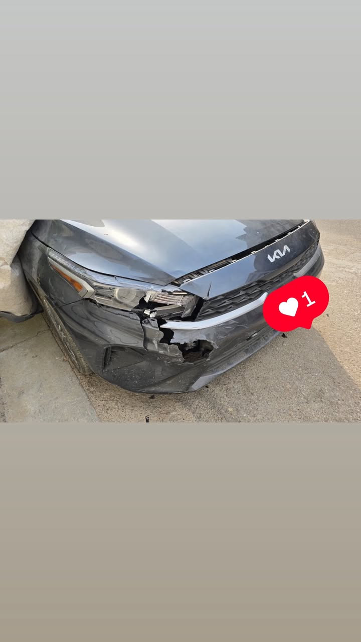 للبيع سيارة كيا فورتي ٢٠٢٤ لون سلفر 
موصفات نص فول
  حرة بدون رقم تترقم ب اسم المشتري دخول جديد حادثهه بابتين  عكس السايق و الوراه وايرباك بردة طك 
وبل العراق  طخة بل دعامية وشوية لايت مكسورة جامتة  مبدلات شركة مثل ماموضح بل صور  سعر  خاص 
*********** 
مكان السيارة بغداد
