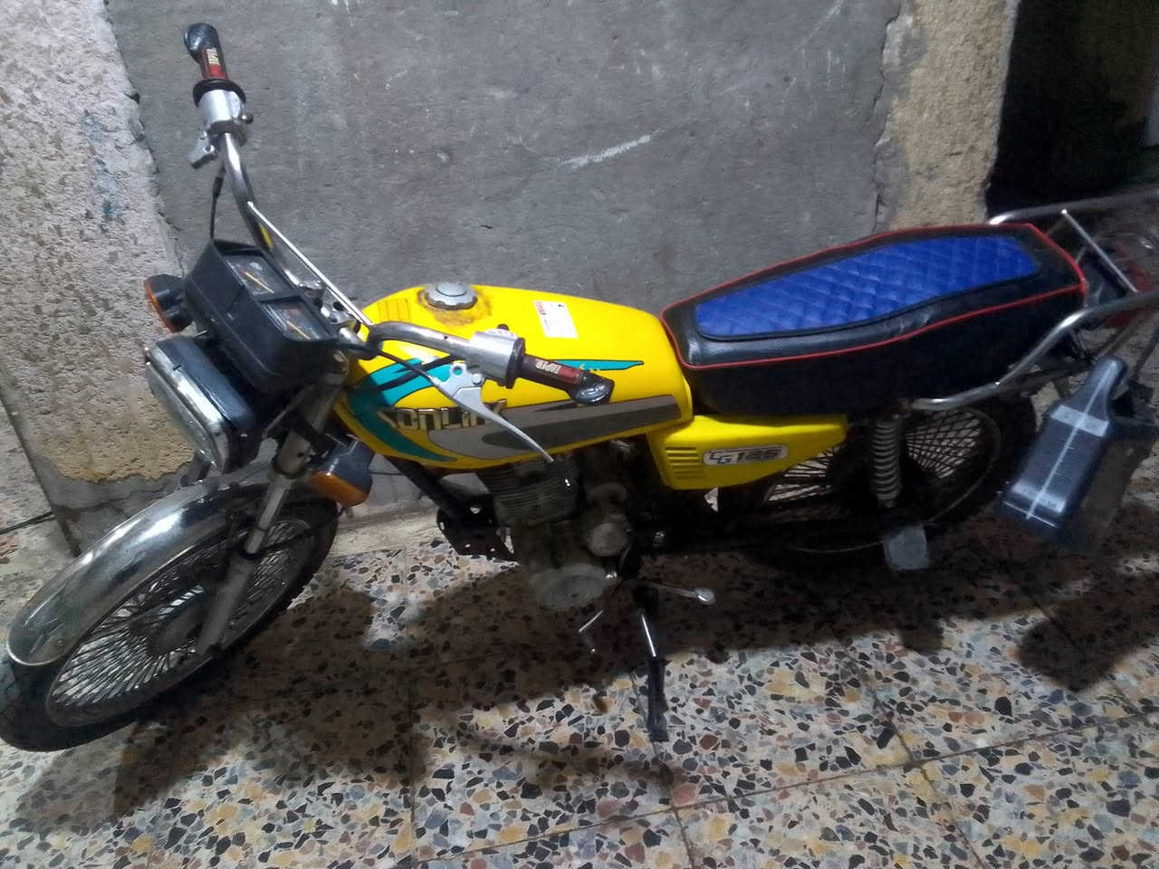 السلام عليكم دراجه سونك مديل 22 محرك5كير 150 اورق موجوده ورقتين فقط السعر 350 بيهة مجال قليل الرقم ***********
