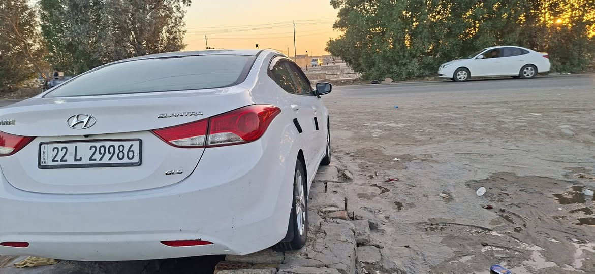 السلام وعليكم 
النترا ٢٠١٣ خليجي فولGLS مواصفات
 كفاله عامه رقم اربيل جديد سونار مرفق مع صور
بصمه تشغيل 
فتحه سقف 
اشاير بل مري
محرك ١٨٠٠دوش محرك جديد
كير جديد 
تبريد تدفئه شغالات 
سياره محرك مامفتوح جديد 
سياره جاهزه من كلشي 
مكان سياره بابل سعرها ١٢٠ 
***********
