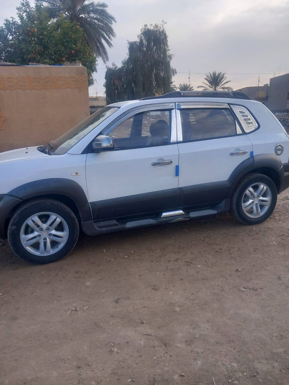 سلام عليكم توسان 2009 للبيع السعر 120 الاستفسار ***********
