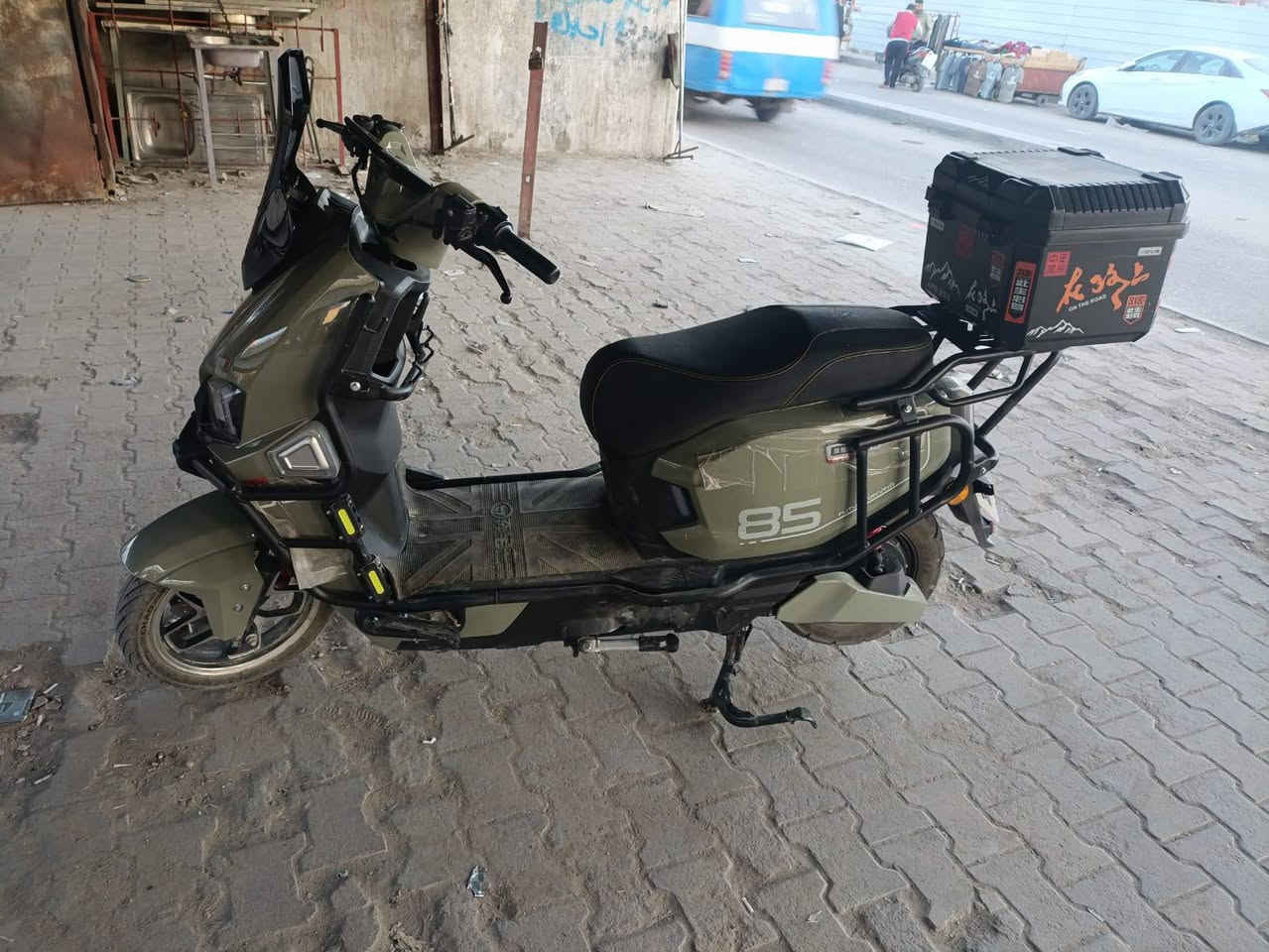 السلام عليكم دراجه للبيع شحن دراجه جديده صارله 4اشهر من اشتريتها 
مكاني ناصريه مركز. السعر مليون  للاتصال /***********
