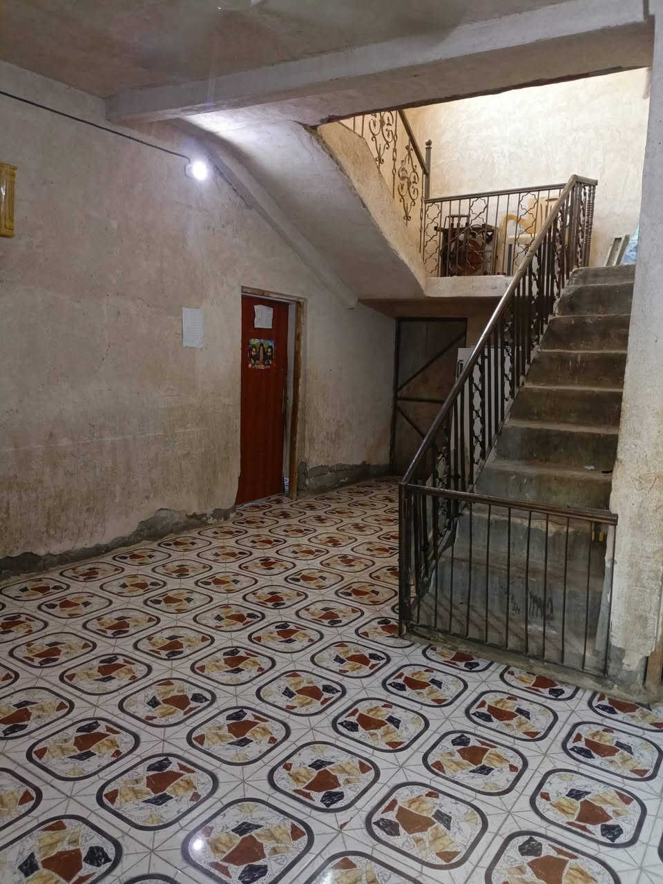 السلام عليكم بيت للبيع المساحة 150 الموقع الباشيه اصلاح زراعي يتكون من غرفتين صاله مطبخ استقبال السعر 25 للاتصال على الرقم ***********
