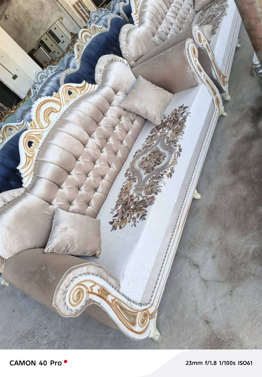 اتخامه ملكيه زلغ مابيه حيل ١٠ نفرات محد كاعد عليهن توصيل الي باب بيتك عدنه توصيل ***********
