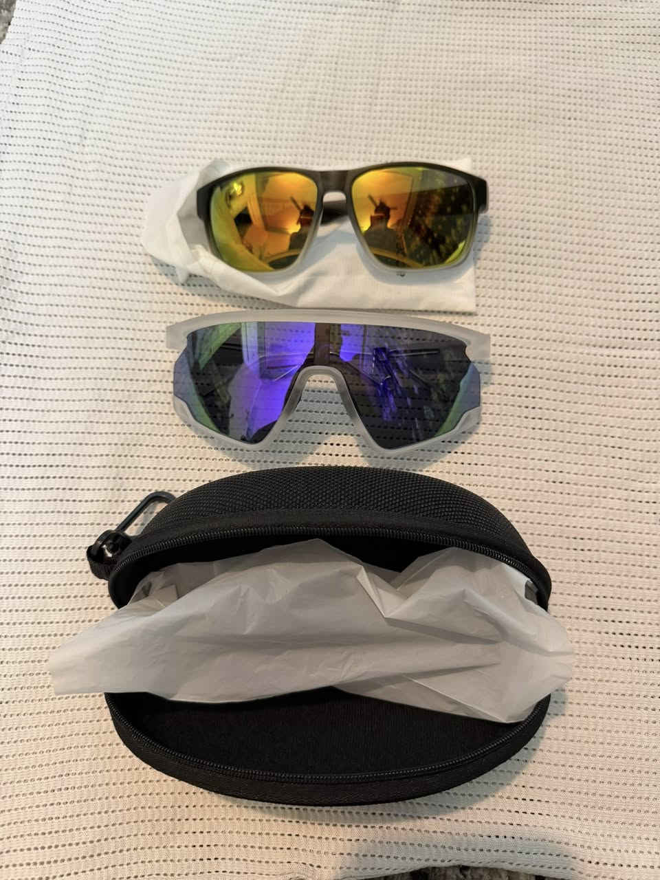 سلام عليكم سماعات بلوتوث أصلية السعر 45,000 ‏وأيضا النظارات الأصلية بسعر 30,000  /***********
