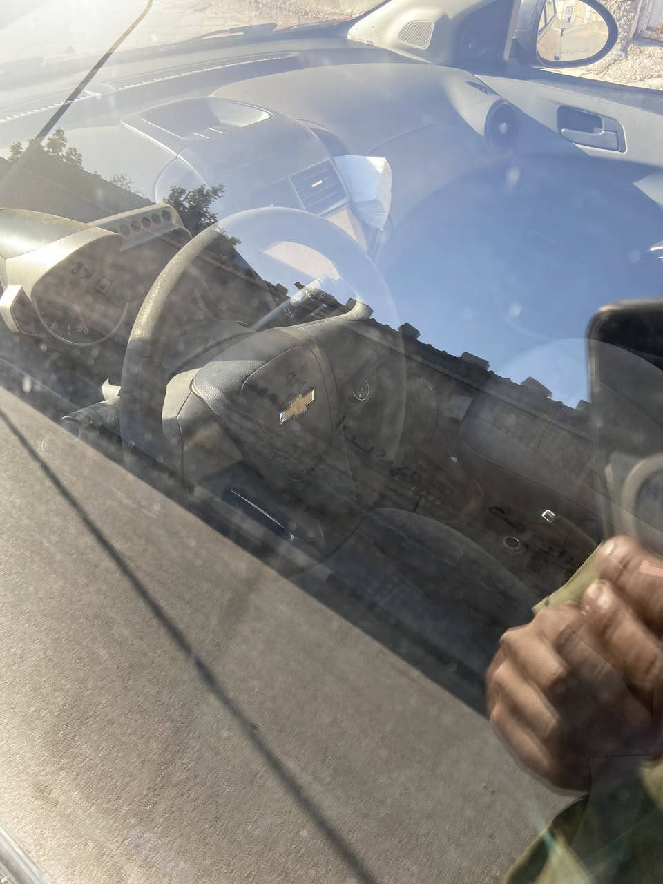 السلام عليكم شفرليت سونك مديل ١٢سياره جاهزه تبريد وتخم تاير دواخله نضيفه  مكينه وكير مكفولات سعر 75 مكانه بصره زبير رقم الهاتف ***********
