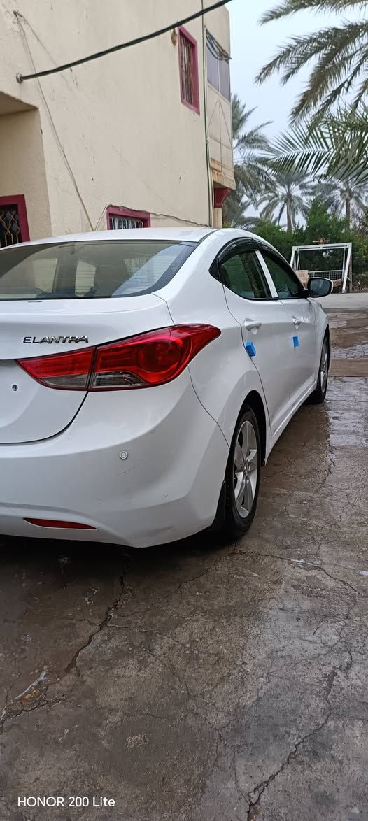 النترا 2011 خليجي رقم شمالي دولي بأسمي مكفوله ماعدا صبغ قليل في الباب الخلفي تبريد ثلج وحداديه وتخم تاير شركه محرك مكفول من تنقيص وتبخير كير شركه 
فول مواصفات عدى البصمه 
فتحه سقف كشنات كريمي داخل كريمي لايتات زنون 
ويل كب شاشه كبيره كير اوتماتيك كامره خلفيه دواره 
السعر 108 $ وبيها مجال 
مكان بابل للأستفسار ***********
