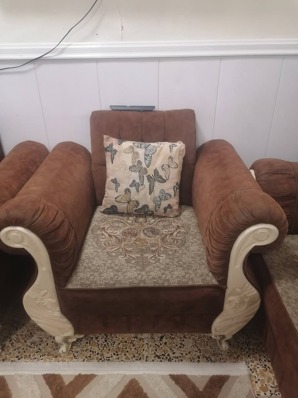 السلام عليكم تخم 10 مقاعد شغل نجار مشتغلة على يدي توصا ابلوك ركم أمريكي اسفنج اكسترة قماش 12 الف المتر نضافتة نضيف جدن السعر 550 الف *********** حسينية الراشدية الضباط
