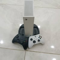 اكس بوكس سيريس s بدون صيانه نضيف كلش مستخدم قليل ٢ جوستك اصلي و مبرد ا...
