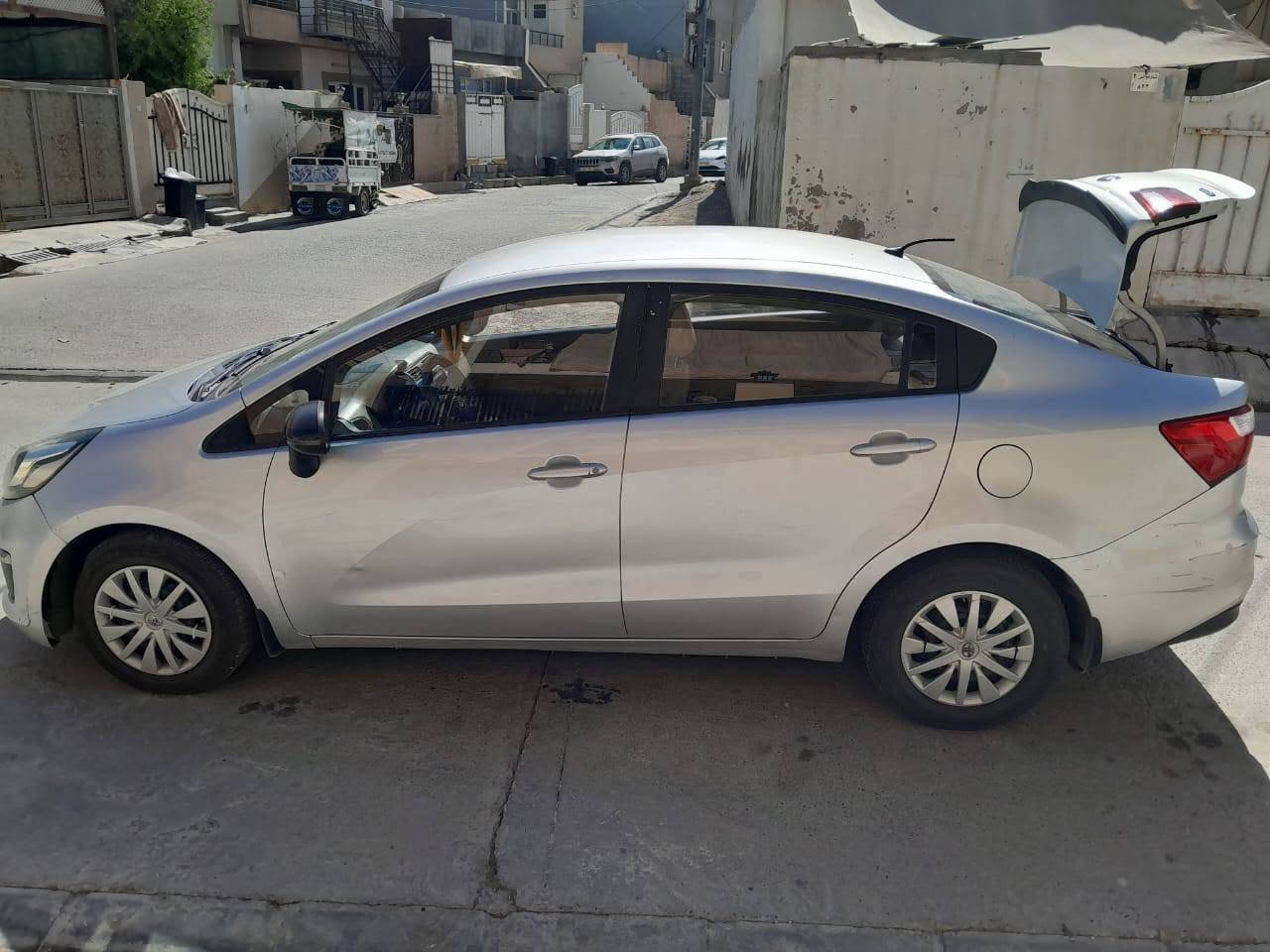 سيارة نظيفة فيها ثلاثة قطع صبغ.
هزة جديدة..سنوية لعام2029..نمرة اربيل
السيارة باسمي تحويل مباشر.
تواجدها اربيل- كردجوتيار
*********** هاتف أربيل, العراق
