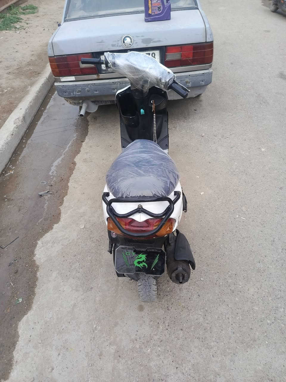 سلام عليكم دراجه ماكس قجمه شلعه ومعدل وكهربائياتها شغاله  وسلف شغال وهندࢪ شغال دراجه خيࢪ من الله بس بيها خيط تبخيࢪ خفيف عاࢪضها250وبيها مجال بسيط ࢪقمي***********متواجد واتساب ومازنجࢪ
