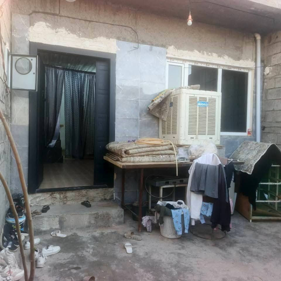 #دار للبيع -مساحة 100م--بيع مستعجل 
#الموقع :- بنجاعلي قرب جامع بلال حبشي
_______________
فرع تبليط
#بناء نظيف                                                              #فرع عريظ                                                                 #منطقة فول خدمات    
غرفة نوم _هول _مطبخ _صحيات 
طابق ثاني غرفة نوم                                                                                                                 
------------------------   
سعر 23مليون بي مجال
------------------------                                                         
للاستفسار اتصال عالرقم 
 ***********
***********
