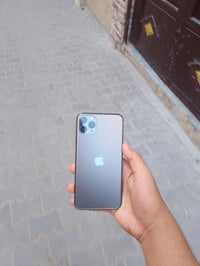 ايفون ١١ برو ماكس • ٢٥٦ • بطاريه ٨١٪