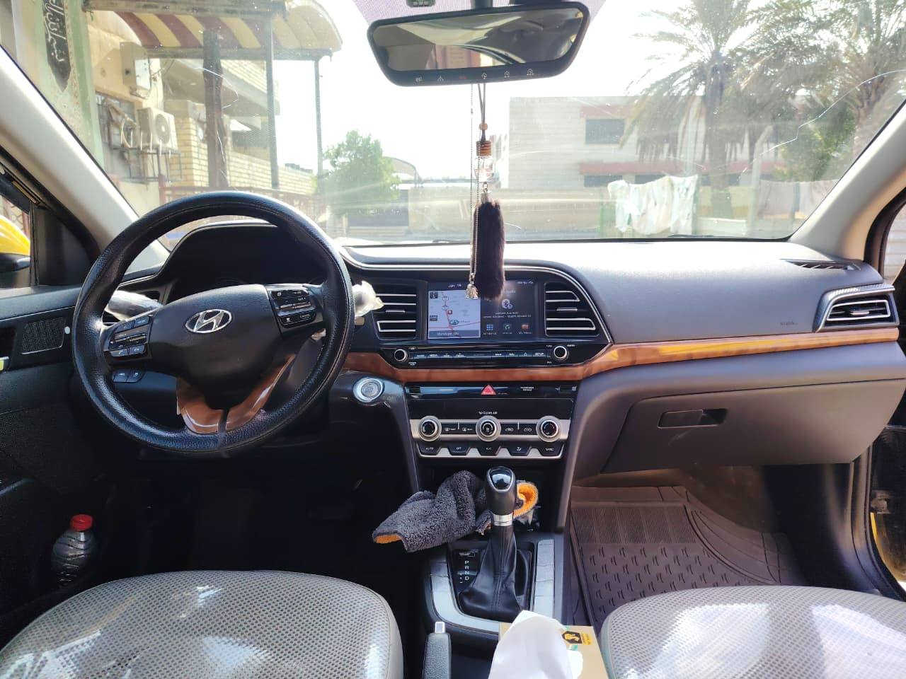 السلام عليكم 
النترا موديل 19 وارد أمريكي فول مواصفات واحد على واحد يعني فتحه وبصمه ولد امامي وخلفي دمام بلادي خلفي ماشيه 176 الحادث سنويه بسمي 2030 هزه جديده مصفره هيه وغرامات
موضح بالصورة العنوان بغداد السعر 153 وبيها مجال حك الجيه 
***********
