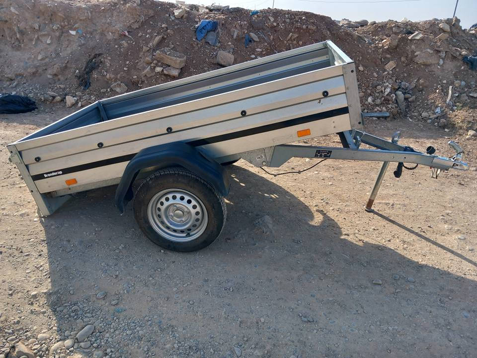 عەرەبانەی دواوەی سەیارە مالی سەفرەوسیاحت‌.المانیە سفری بەکارنەهاتوە قورسایی تا700کیلۆهەلدەگرێت بۆدی مطەعرکە وەزنی سوکە زۆرعمەلیەکامل بۆدی بی ئارسی کراوە 3سێ دەرکەیەوقوفل دەدرێت بەتۆر ڕوپۆش کراوە قیاسی225×125سعری10وەرەقەیە ژمارەی مۆبایل*********** أربيل, العراق
