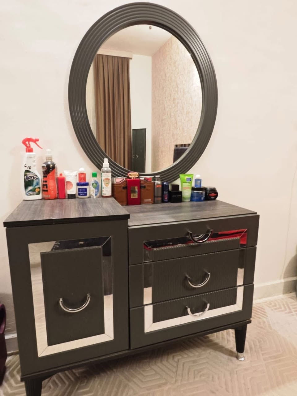 اثاث للبيع/بغداد
جربايه اطفال نفرين -دوشك عدد٢ضغط عالي اسفنج

ميز طعام مع ٤ كراسي

غرفه نوم مع ملحقاتها-دوشك ضغط عالي اسفنج

تخم قنفات ٨مقاعد

غساله اوتوماتيك

كاونتر خشب تصميم مع ملحقاته فرن-مايكرو-طباخ-مرشحه

ميز تلفزيون 

للاستفسار يرجى مراسله او الاتصال بالرقم

***********
