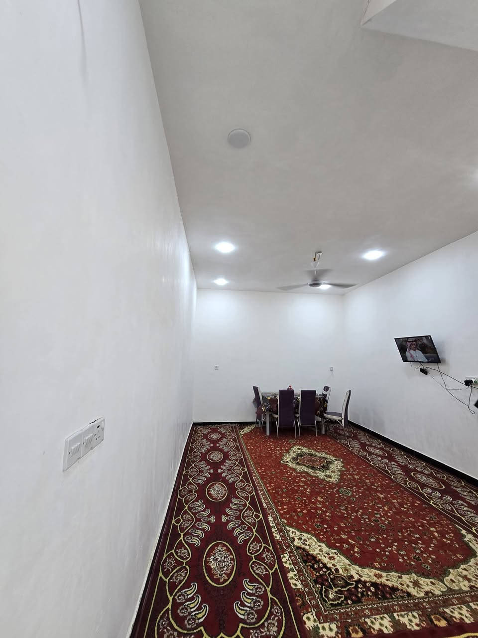 🏡✨ فرصة ذهبية – دار سكنية للبيع بموقع مميز ✨🏡
📍 الموقع: مجمع حجي عزيز – خلف عمارات الزيتون
📐 المساحة: 200 متر
🚗 قريبة جداً من الشارع العام
🔹 خدمات المجمع متوفرة بالكامل:
✔ ماء
✔ كهرباء
✔ تبليط مولدة
🔹 مواصفات البناء:
بناء درجة أولى
كونكريت مسلح
طابوق
🔸 تفاصيل الدار:
▪️ استقبال
▪️ غرفتا نوم (2)
▪️ منور عدد (2)
▪️ صالة كبيرة
▪️ مطبخ (حار / بارد)
▪️ صحيات داخلية
▪️ صحيات خارجية
💰 السعر مناسب وقابل للنقاش للجادين
📞 للاستفسار:
مراجعة مكتب الذبحاوي
أو الاتصال على:
***********
***********
