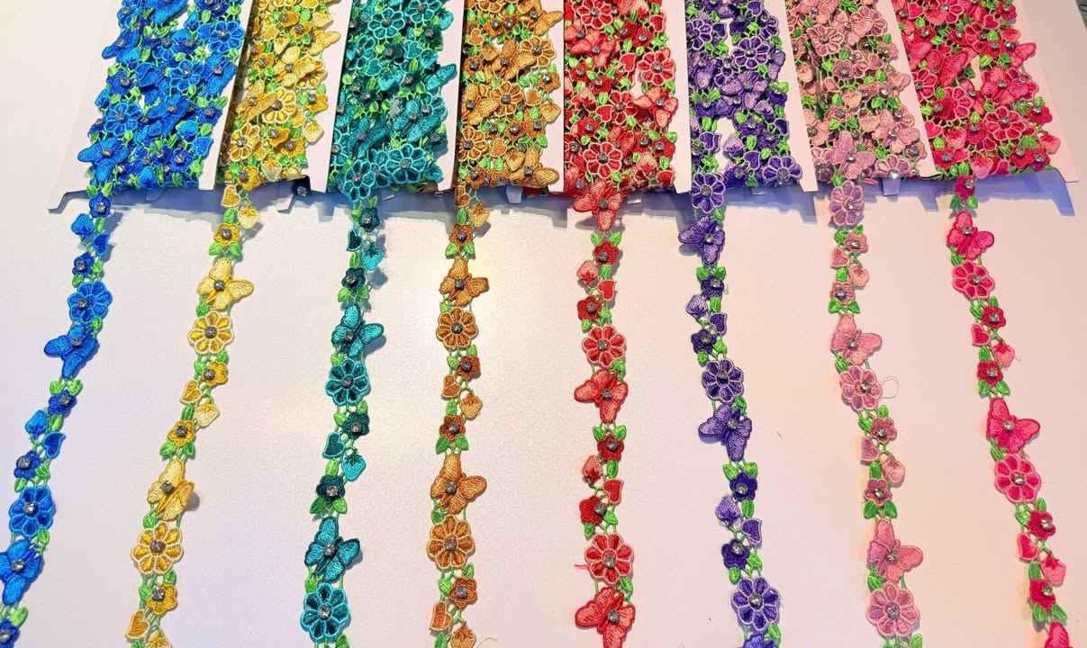 اللهم صل وسلم وبارك على سيدنا محمد وعلى آله الطاهرين وصحبه أجمعين. أود أن ألفت انتباه متابعي صفحة خرازيه وكماليات علاء حديد إلى أن هناك تشكيلة مميزة من الكيبورات بريسم حديقه التي وصلت حديثًا، فهناك موديلات جديدة رائعة تتناسب مع مختلف الأذواق، وتتلاءم مع الأجواء العصرية لمحبي عالم التصاميم الحديثة. هذه الكيبورات تقدم تجربة استخدام فريدة وقد تذهلك بتصميمها وخصائصها المبتكرة.
العنوان بابل.. الحمزه الغربي. سوق الذهب. مقابيل صيدليه ابتسام الصفار.. 
للتواصل واتساب ***********//‏‪***********‬‏
توجد خدمه توصيل 
متابعه للبيج
