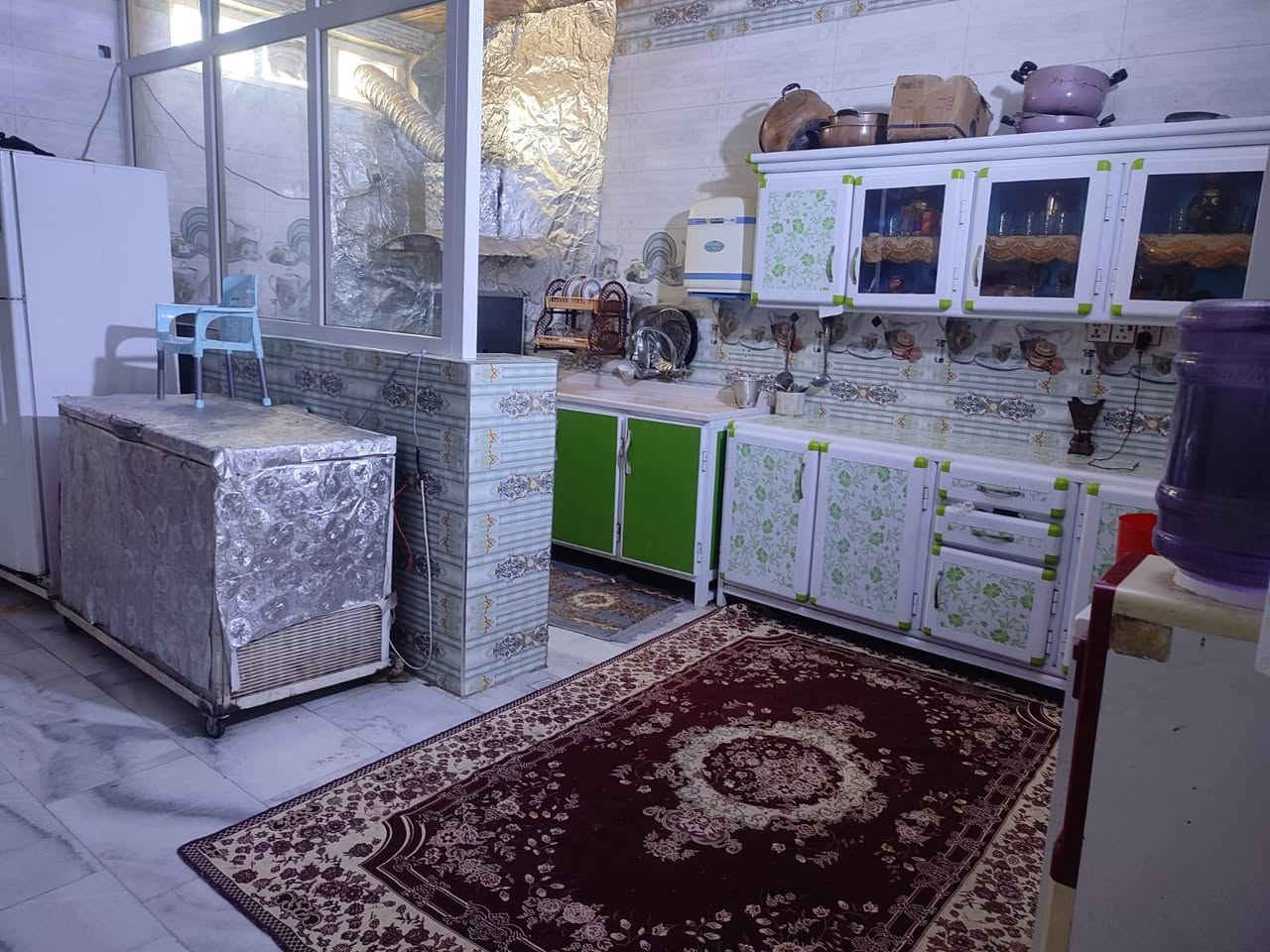 بنايه ٢٠٠ متر للبيع
مول ب الطابق الأرضي 
وشقه طابق اول تحتوي غرفتين صيحات ٢ /استقبال مطبخ
حي ميسان شارع الشريط
للئستفسار ***********
