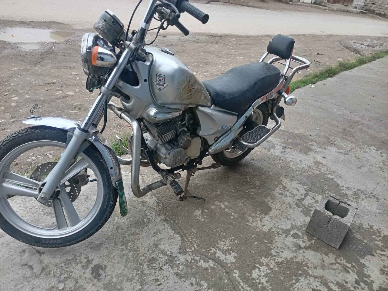 سلام عليكم دايلم للبيع السعر ٤٠٠ رقم الهاتف ***********
