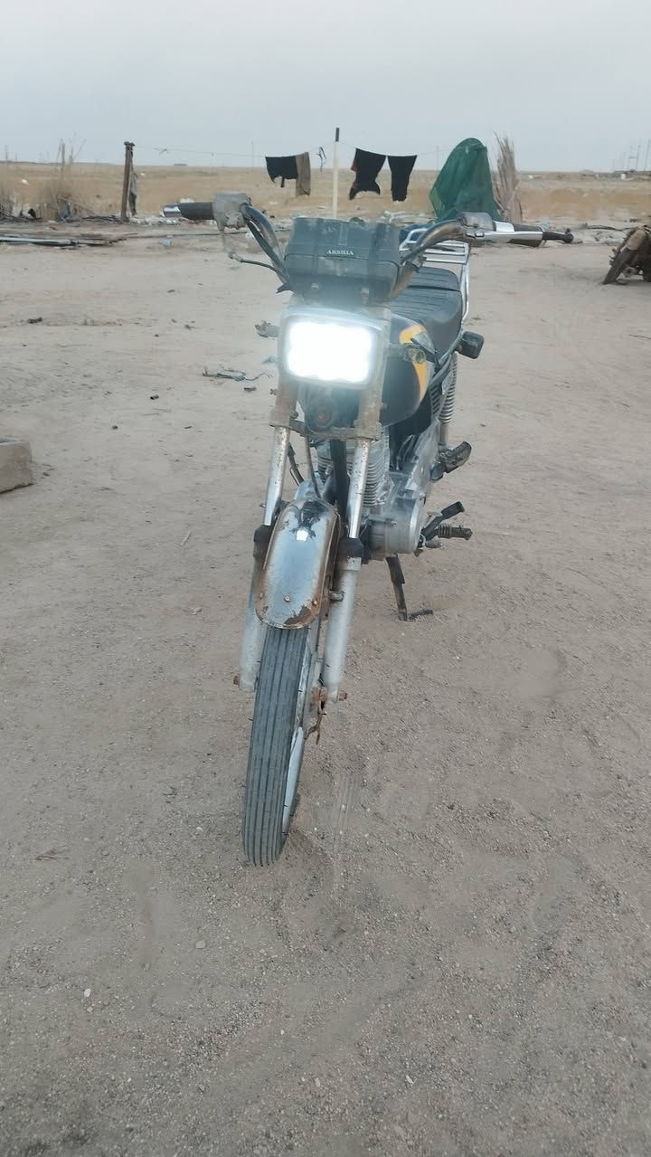 دراجه للبيع ادوات محرك نضيف ايراني بلمشي طير 
لا دخن ولا صوت سعر275 وبيها مجال  مكان مزارع الزبير راحه غرب صيطره ابو غايب ***********
