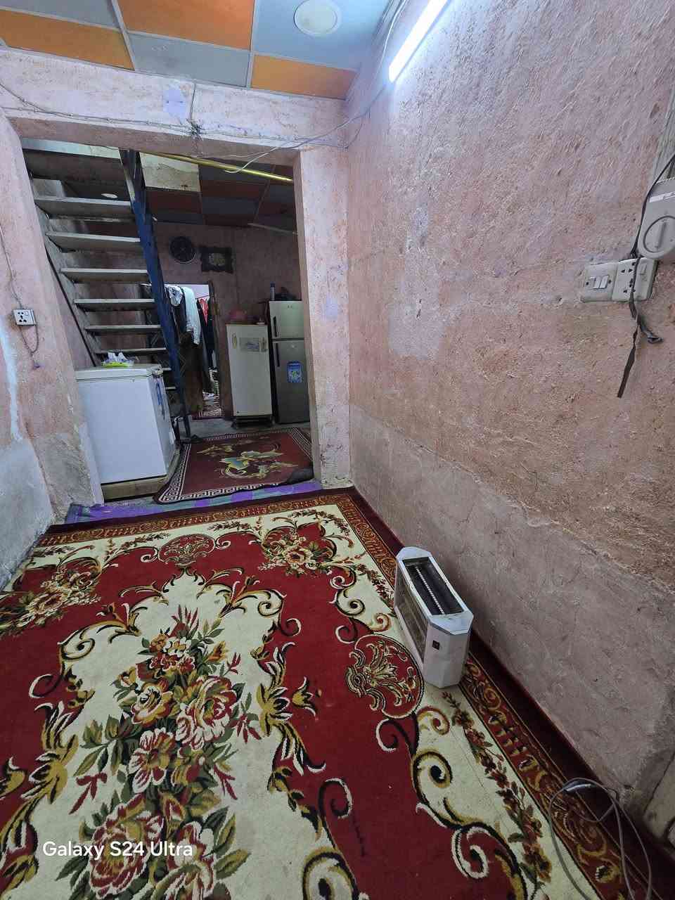 بيت لبيع بشارع المطار الجديد المساحه ٥٠متر يحتوي على غرفه وصاله ومطبخ وستقبال وصحيات السعر ١٤ وبي مجال البيت قريب على الشارع للستفسار *********** مكتب بركات ام البنين قرب اسواق فدك مقابيل شارع السبيس
