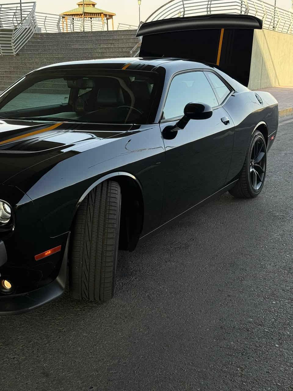 جالنجر هيمي اورنج ادشن
فول فول مواصفات بصمة سلايد فتحة 

GT PLUS HEMI ORANGE EDITION . LastCall

الموديل :2023
العداد : 7340m
المحرك : V6.  3.6L .
السعر : 270
رقم بغداد
موقع السيارة : الموصل

المواصفات :
* نسخة ORANGE EDITION. 
* خطوط طولية على الهيكل. 
* مكابح رياضية برمبو خاصة بالون البرتقالي. 
* جناح خلفي اسود. 
* ويل قياس 20 انچ اسود . 
* ستيرن رياضي D
مقاعد رياضية من الشاموا مع خطوط بالون البرتقالي. 
* نقطة عمياء . 
* مصابيح أمامية زنون . 
* المصابيح الأمامية مع LED . 
فجوج برمبو بلادي امامي ٦ بستم خلفي ٤
* حساسات . 
* شاشه كبيرة مع نظام ملاحة نفكيشن GPS .
* الشاشة مع اوپشنات SRT . 
* سستم صوت الپاين .
* فتحت سقف (سلايد) . 
* ذاكرة لحفظ وضعيات الجلوس (ميموري) . 
* مقاعد أمامية تبريد وتدفئة . 
* تشغيل عن بعد . 
* ستيرن كهربائي . 
* تدفئة ستيرن . 
* محدد سرعة . 
* تلفون بلوتوث . 
* كاميرا خلفية .
* كير شفتر بالستيرن .


**إذا كنت صاحب هذا الإعلان وتريد حذفه لأي سبب، رجاءا أرسل رسالة إلى الدعم الفني**