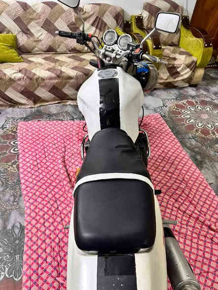 سلام عليكم سي بي فور جيل اول أوراق كامله مكان #ديوانيه دغاره دراجه تخبل نهضه هاون محركه مفتوح مرفوعه البوشه مكفوله من الدخان ول تنقيص  كهربايات كله شغاله عليه ادامه كامله دهن ماي زيتي بلكات #سعر #مليون و٣٠٠ وبيه مجال لطيبين لمو شراي لا يتعبني الاستفسار ***********
